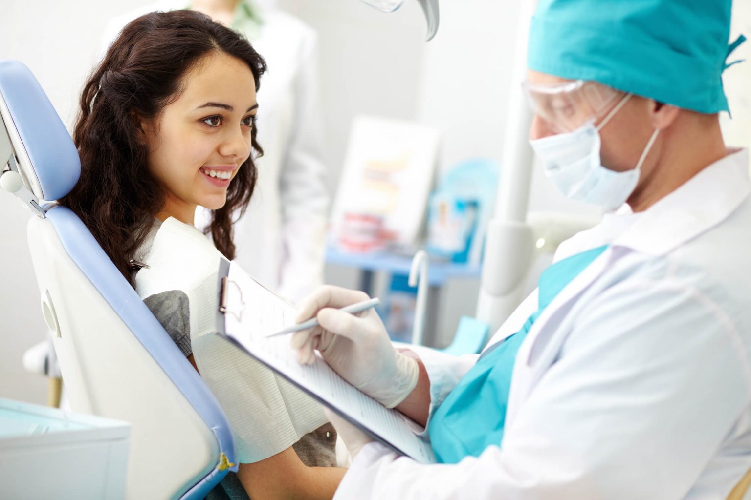 woman seeing Best Dentist Oak Park